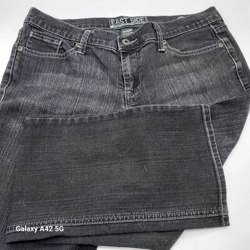 New York & Company East Side Straight Leg Jeans Black Faded Size 10‎ Average